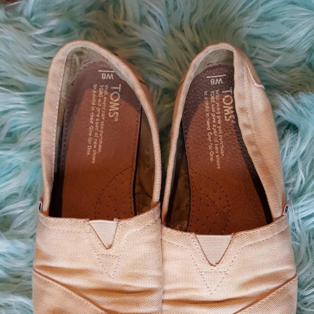 Toms - Picture 2 of 6